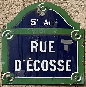 Voir la plaque.