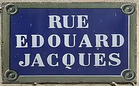 Voir la plaque.