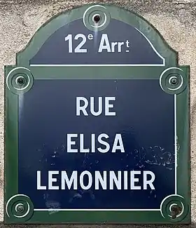 Voir la plaque.