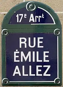 Voir la plaque.