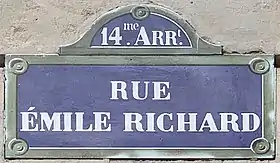 Voir la plaque.