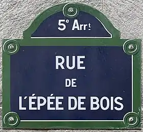 Voir la plaque.