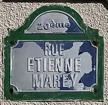 Voir la plaque.