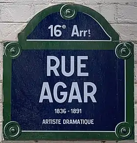 Voir la plaque.