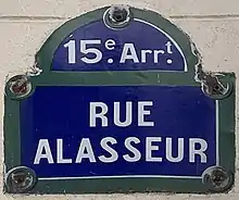 Voir la plaque.