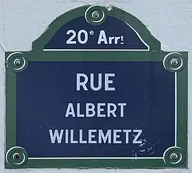 Voir la plaque.