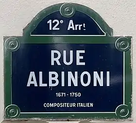 Voir la plaque.