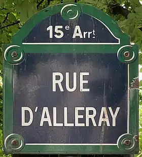 Voir la plaque.