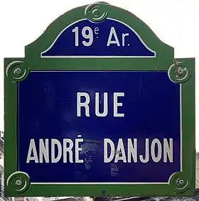 Voir la plaque.