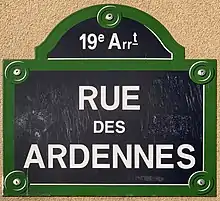 Voir la plaque.