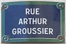 Voir la plaque.