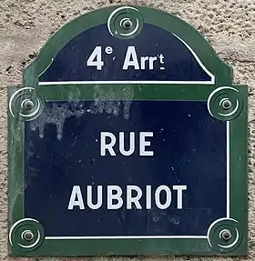 Voir la plaque.