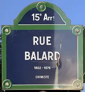 Voir la plaque.