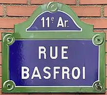 Voir la plaque.