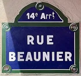 Voir la plaque.