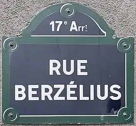 Voir la plaque.