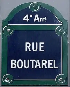 Voir la plaque.