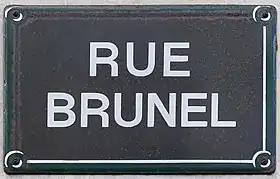 Voir la plaque.