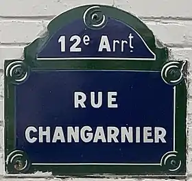 Voir la plaque.