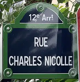 Voir la plaque.