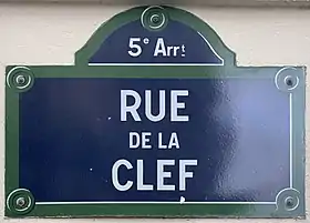 Voir la plaque.