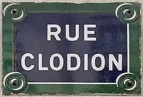 Voir la plaque.