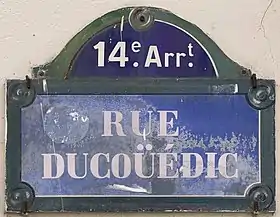 Voir la plaque.