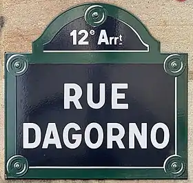 Voir la plaque.