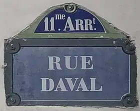 Voir la plaque.