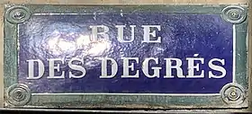 Voir la plaque.