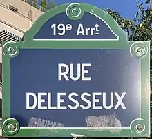 Voir la plaque.