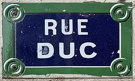 Voir la plaque.