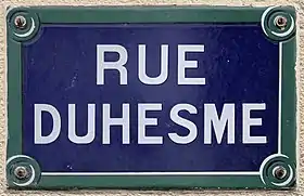 Voir la plaque.