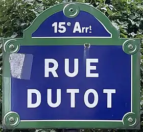 Voir la plaque.