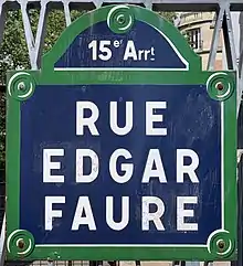 Voir la plaque.