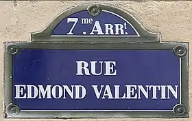 Voir la plaque.