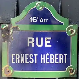 Voir la plaque.