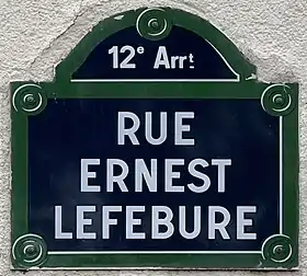 Voir la plaque.