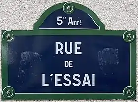 Voir la plaque.