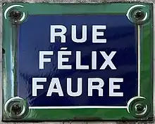 Voir la plaque.