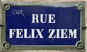 Voir la plaque.