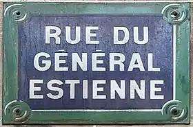 Voir la plaque.