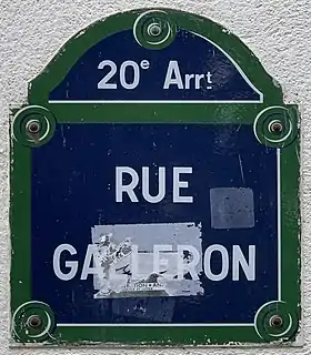 Voir la plaque.