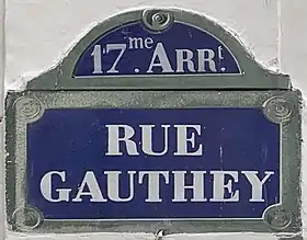 Voir la plaque.