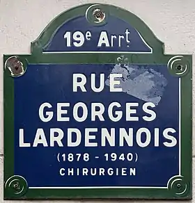 Voir la plaque.