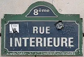 Voir la plaque.