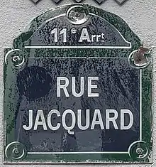 Voir la plaque.