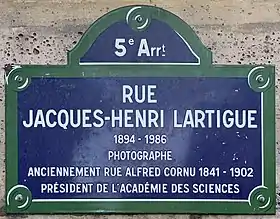 Voir la plaque.