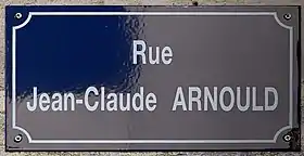 Voir la plaque.