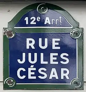 Voir la plaque.